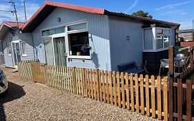 Pebbles 144 South Shore 2 Bed Chalet 2 Dog Friendly, Sleeps 4